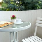 Апартаменты (С небольшим балконом. 3 минуты до Пляжа. Для троих.), Апартаменты Goodwill 3 минуты от моря