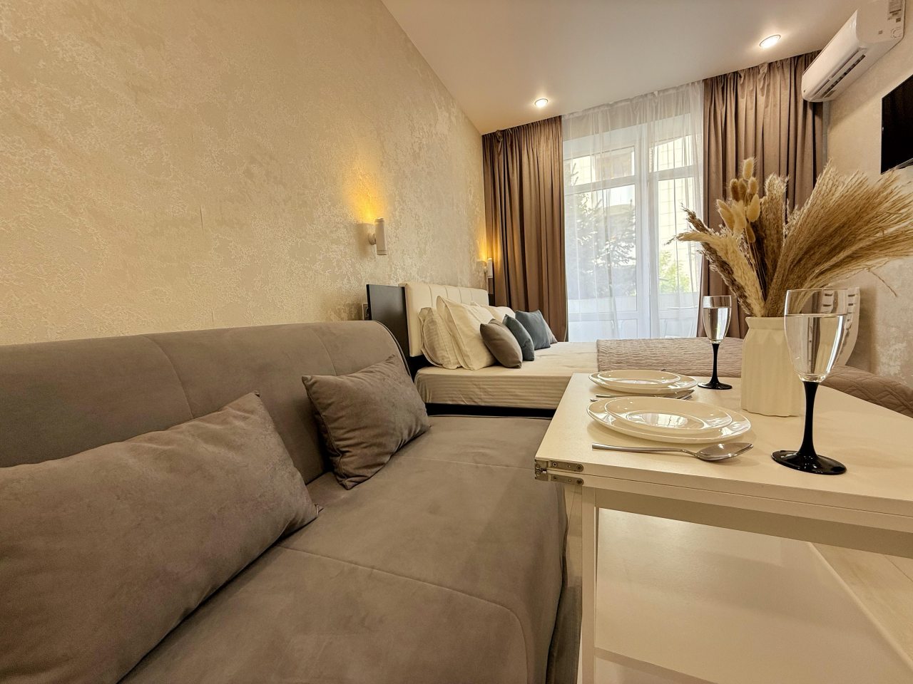 Апартаменты (С небольшим балконом. 3 минуты до Пляжа. Для троих.), Апартаменты Goodwill 3 минуты от моря