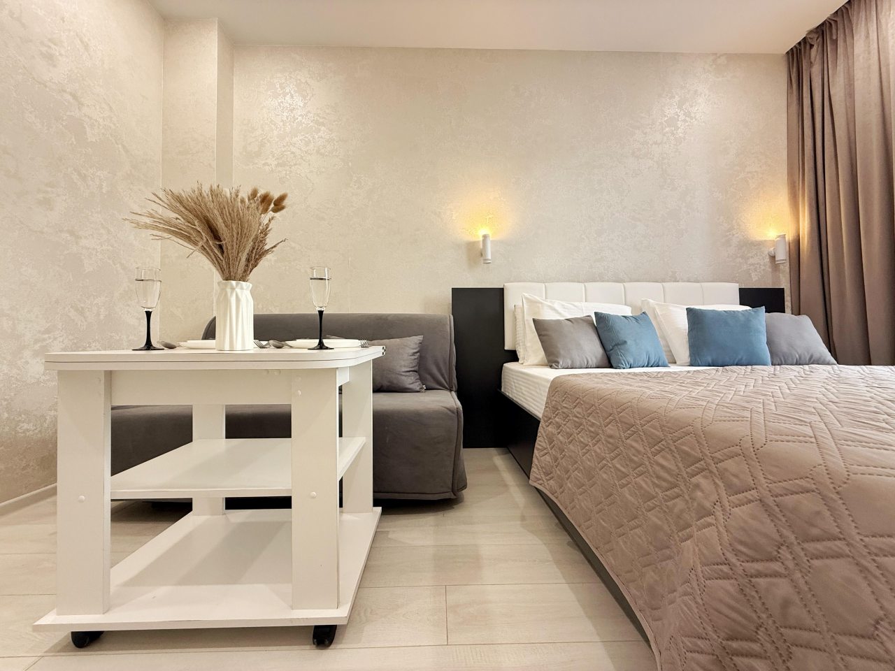 Апартаменты (С небольшим балконом. 3 минуты до Пляжа. Для троих.), Апартаменты Goodwill 3 минуты от моря