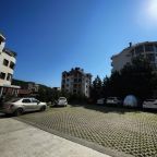 Апартаменты (С небольшим балконом. 3 минуты до Пляжа. Для троих.), Апартаменты Goodwill 3 минуты от моря