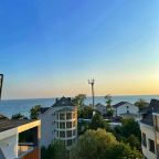 Апартаменты (С небольшим балконом. 3 минуты до Пляжа. Для троих.), Апартаменты Goodwill 3 минуты от моря