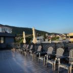 Апартаменты (С небольшим балконом. 3 минуты до Пляжа. Для троих.), Апартаменты Goodwill 3 минуты от моря