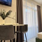 Апартаменты (С балконом. 3 минуты до пляжа. Для четверых), Апартаменты Goodwill 3 минуты от моря