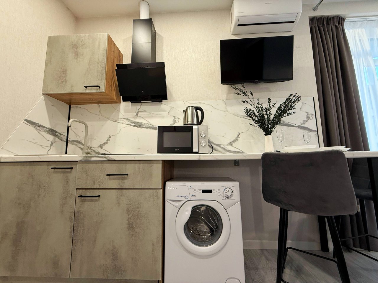 Апартаменты (С балконом. 3 минуты до пляжа. Для четверых), Апартаменты Goodwill 3 минуты от моря