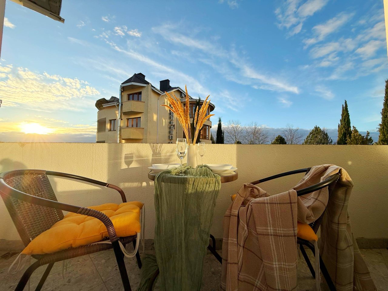 Апартаменты (С балконом. 3 минуты до пляжа. Для четверых), Апартаменты Goodwill 3 минуты от моря