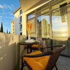 Апартаменты (С балконом. 3 минуты до пляжа. Для четверых), Апартаменты Goodwill 3 минуты от моря