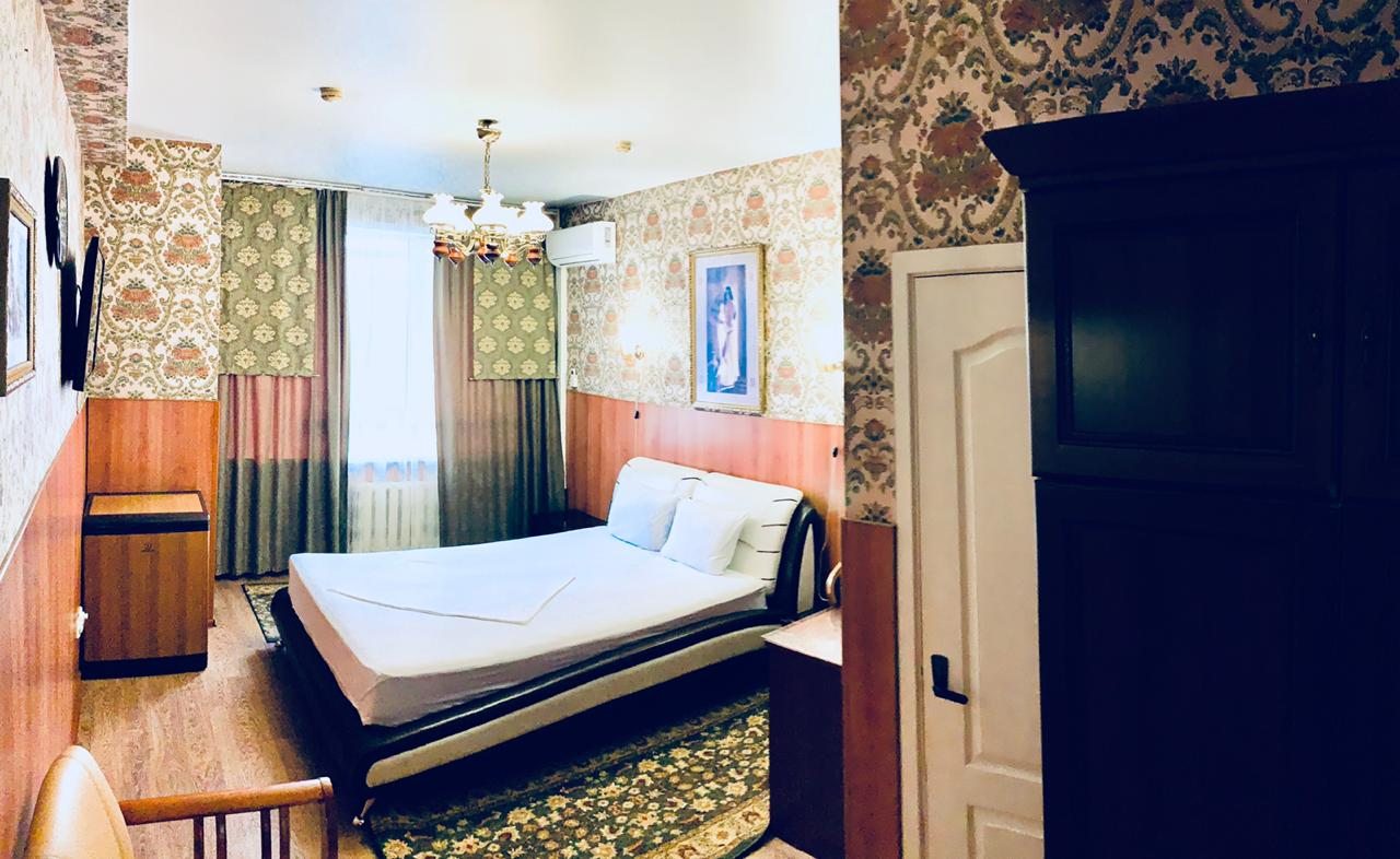 Полулюкс, Отель Сапфир