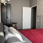 Кровать для отдыха в спальной комнате