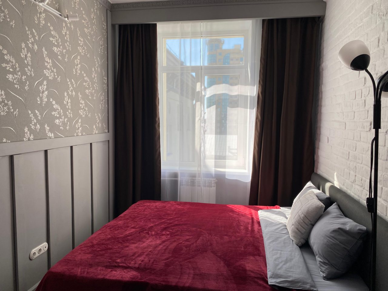 Кровать для отдыха в спальне