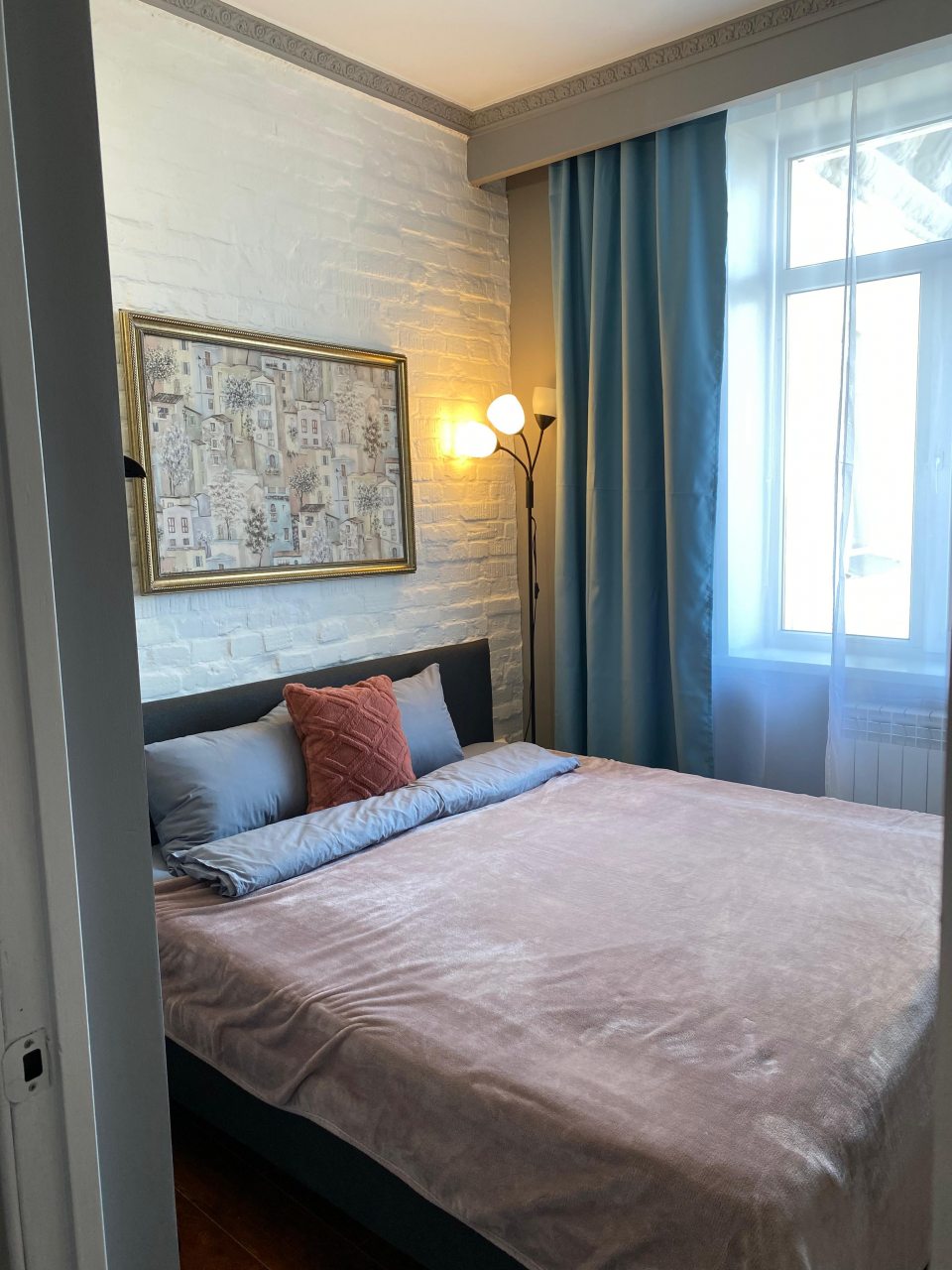 Кровать для отдыха в спальне