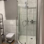 Санузел с душевой кабиной