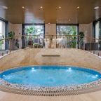 Бассейн, Гостиничный комплекс Grand Cascade