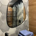 Шестиместный (Семейные апартаменты 105 м2 "Jail Apart" с двумя спальнями и двумя санузлами), Апартаменты Jail-Apart