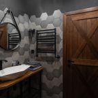 Шестиместный (Семейные апартаменты 105 м2 "Jail Apart" с двумя спальнями и двумя санузлами), Апартаменты Jail-Apart