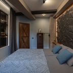 Шестиместный (Семейные апартаменты 105 м2 "Jail Apart" с двумя спальнями и двумя санузлами), Апартаменты Jail-Apart