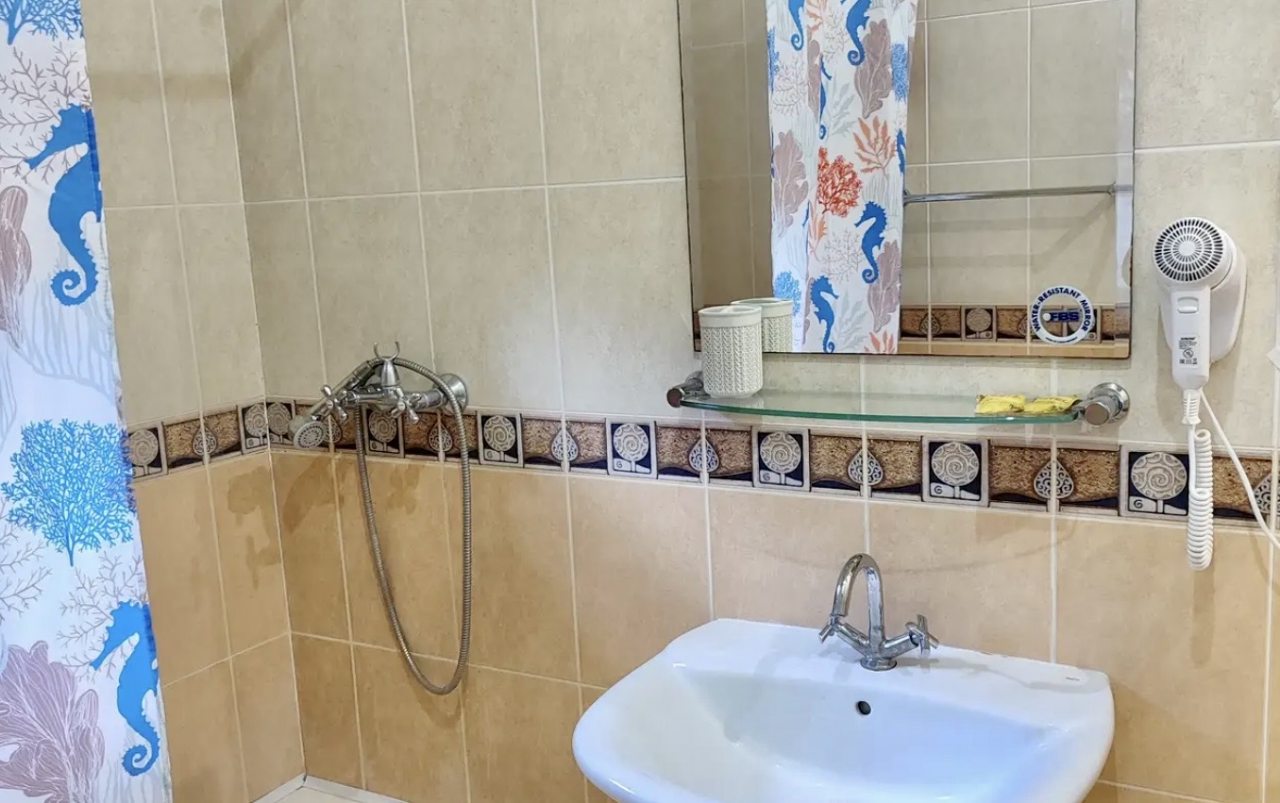 Трёхместный и более (Трёхместный Комфорт с балконом), Гостевой дом Наш дом