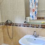 Трёхместный и более (Трёхместный Комфорт с балконом), Гостевой дом Наш дом