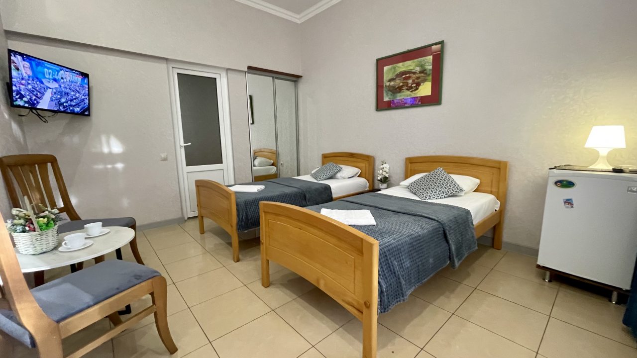 Трёхместный и более (Трёхместный Комфорт с балконом), Гостевой дом Наш дом