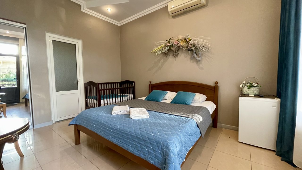 Трёхместный и более (Трёхместный Комфорт с балконом), Гостевой дом Наш дом