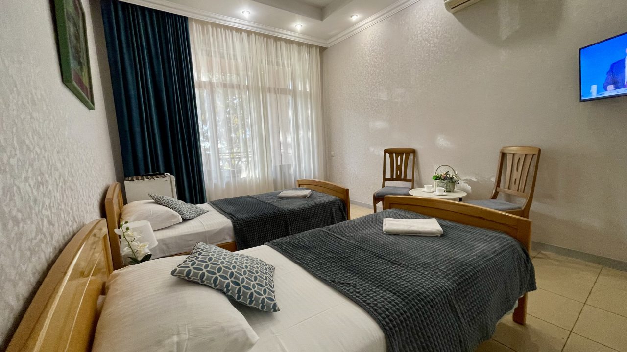 Трёхместный и более (Трёхместный Комфорт с балконом), Гостевой дом Наш дом