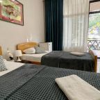 Трёхместный и более (Трёхместный Комфорт с балконом), Гостевой дом Наш дом