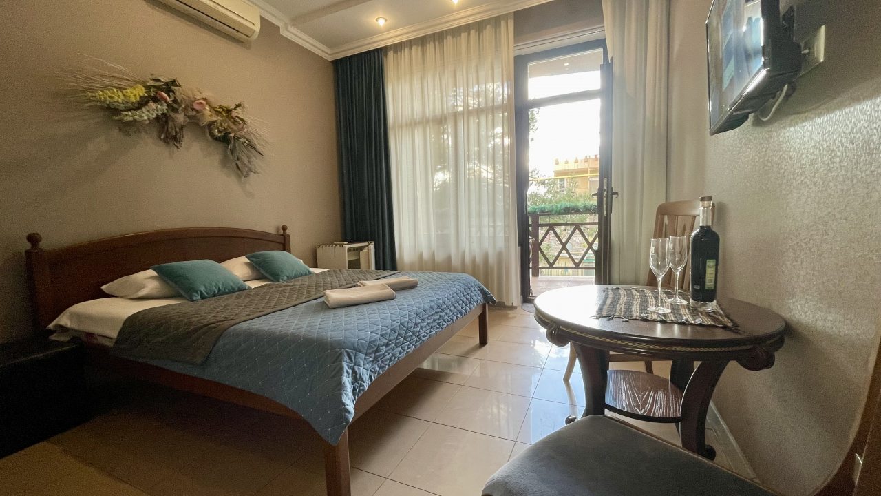 Трёхместный и более (Трёхместный Комфорт с балконом), Гостевой дом Наш дом