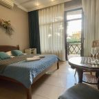 Трёхместный и более (Трёхместный Комфорт с балконом), Гостевой дом Наш дом