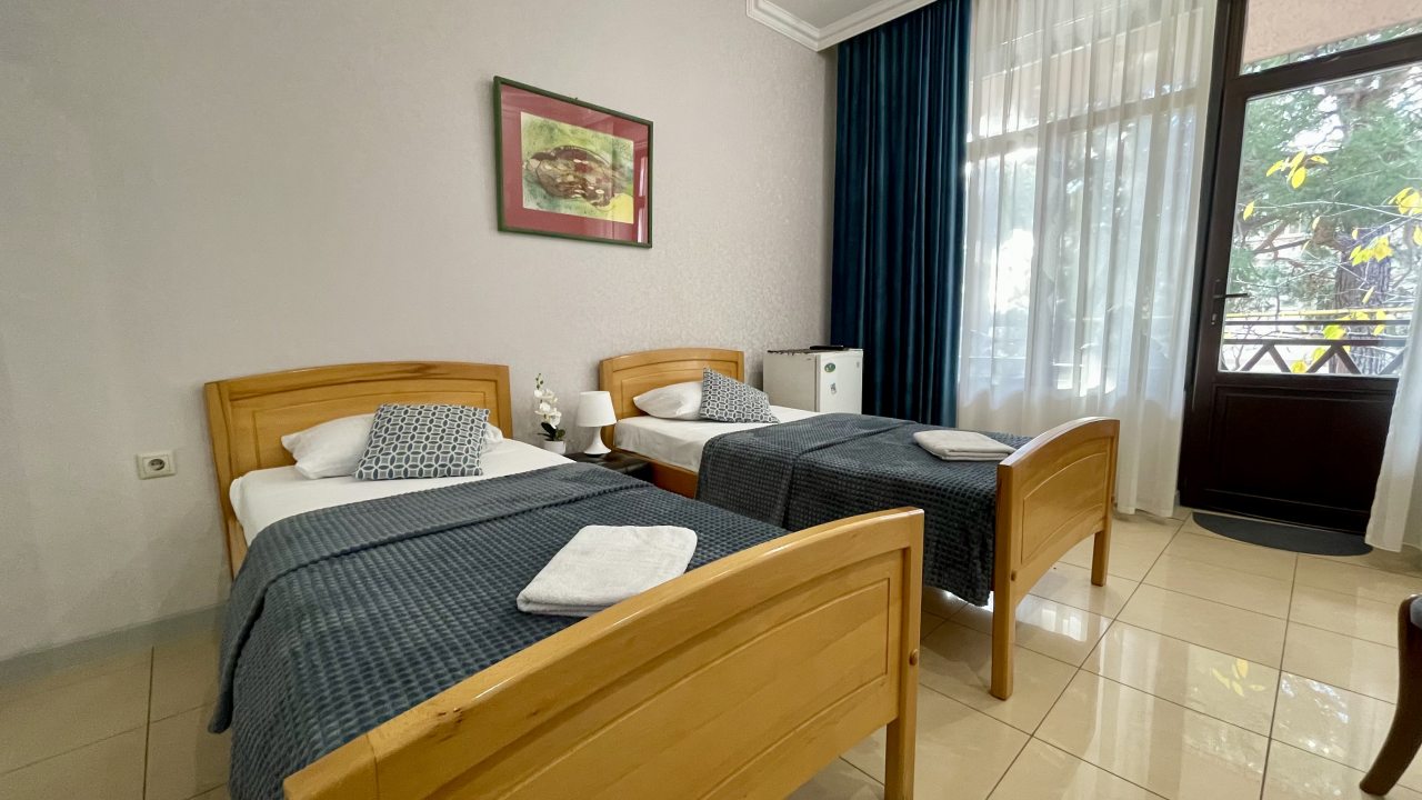 Трёхместный и более (Трёхместный Комфорт с балконом), Гостевой дом Наш дом