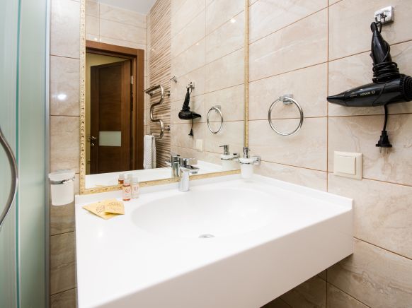 Фотография номера гостиницы NREEF