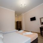 Трёхместный и более (Трёхместный с выходом на патио), Гостевой дом Троя