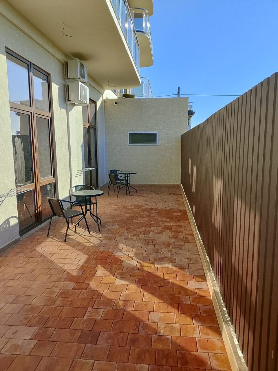 Трёхместный и более (Трёхместный с выходом на патио), Гостевой дом Троя