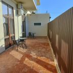 Трёхместный и более (Трёхместный с выходом на патио), Гостевой дом Троя