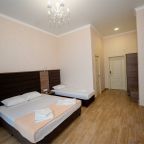 Трехместный (Трёхместный с выходом на бассейн), Гостевой дом Троя