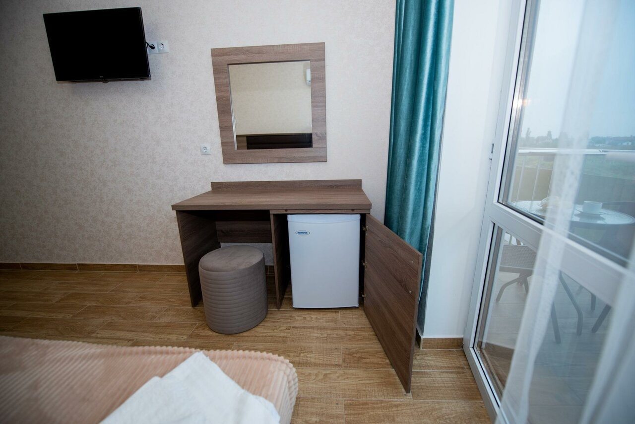 Трехместный (Трёхместный с выходом на бассейн), Гостевой дом Троя