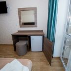 Трехместный (Трёхместный с выходом на бассейн), Гостевой дом Троя