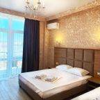 Трехместный (Трехместный номер стандарт  с балконом), Гостевой дом Троя