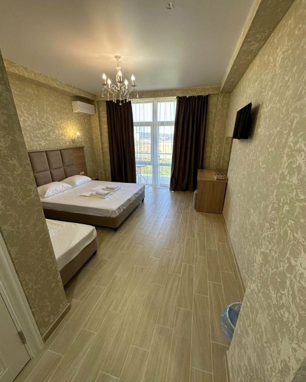 Трехместный (Трехместный номер стандарт  с балконом), Гостевой дом Троя