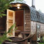 Жильё полностью ваше, Гостевой дом У воды Green House