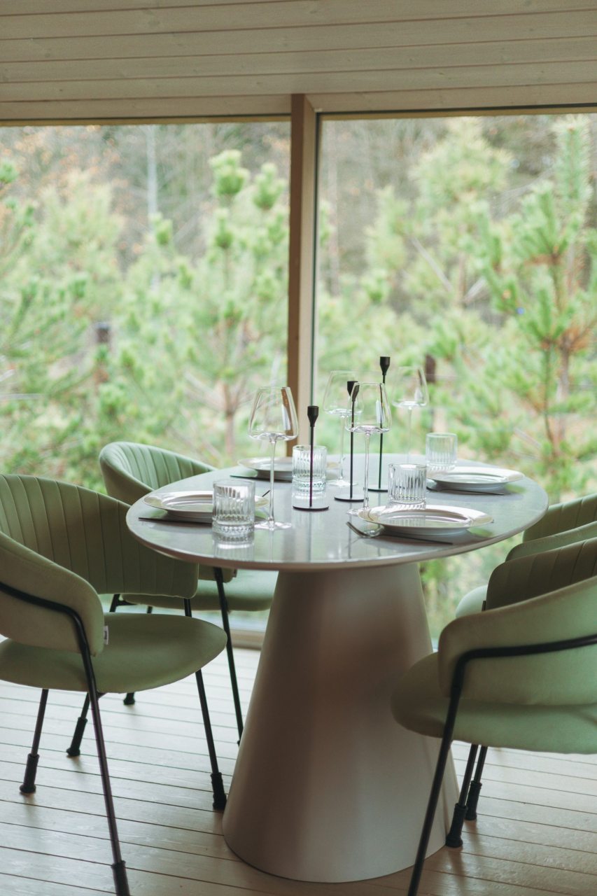 Обеденный стол