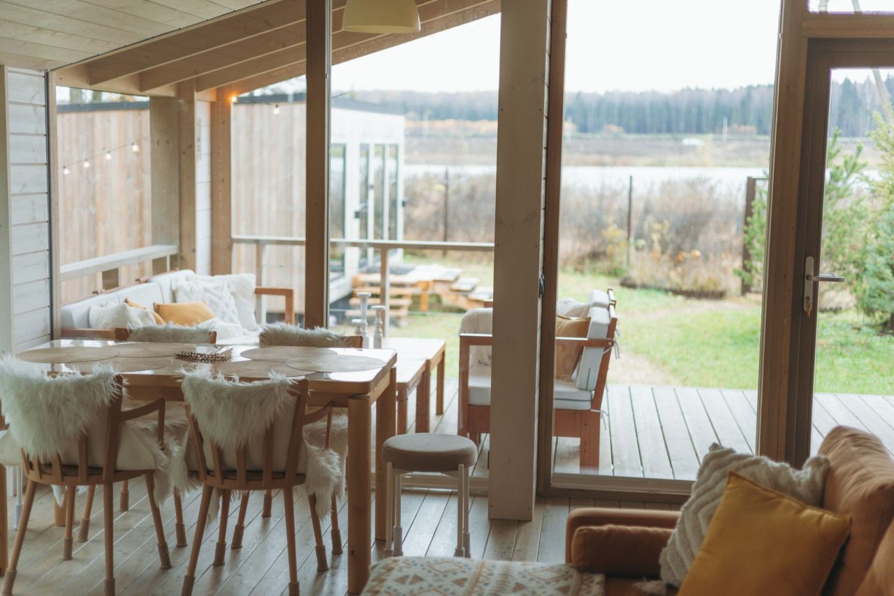 обеденная зона, вид на водохранилище и баню