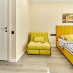 Семейная студия с окнами во двор