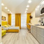 Семейная студия с окнами во двор