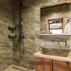 Двухместный (Башиль), Отель Башня