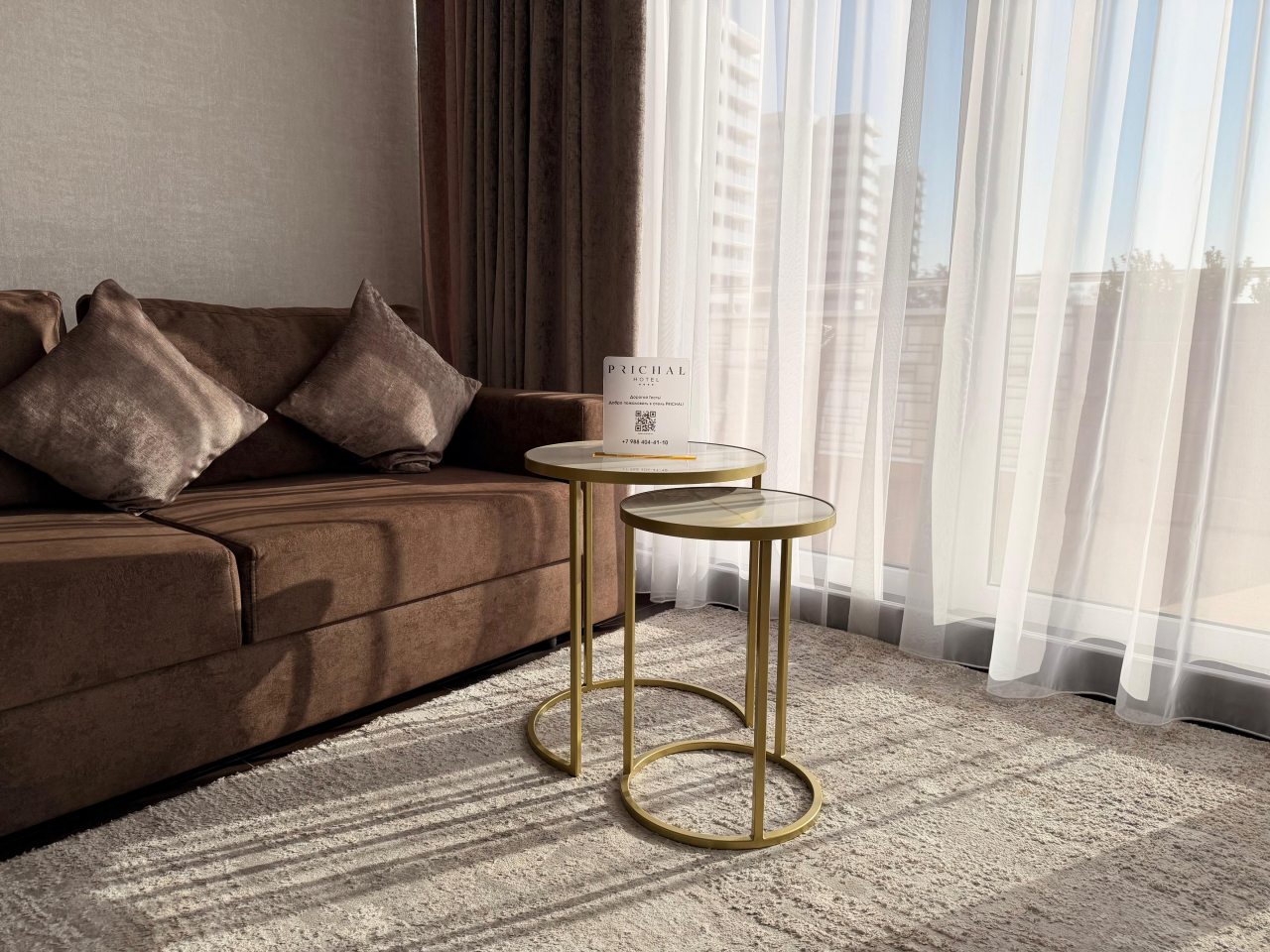 Люкс (Фемили), Отель Причал