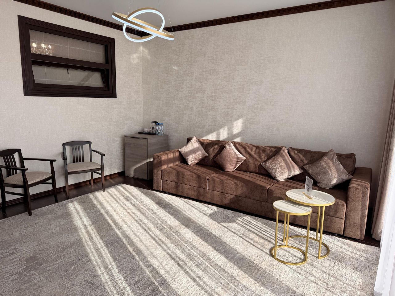 Люкс (Фемили), Отель Причал