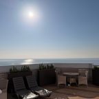 Люкс (Фемили), Отель Причал