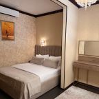 Люкс (Фемили), Отель Причал