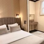 Люкс (Фемили), Отель Причал