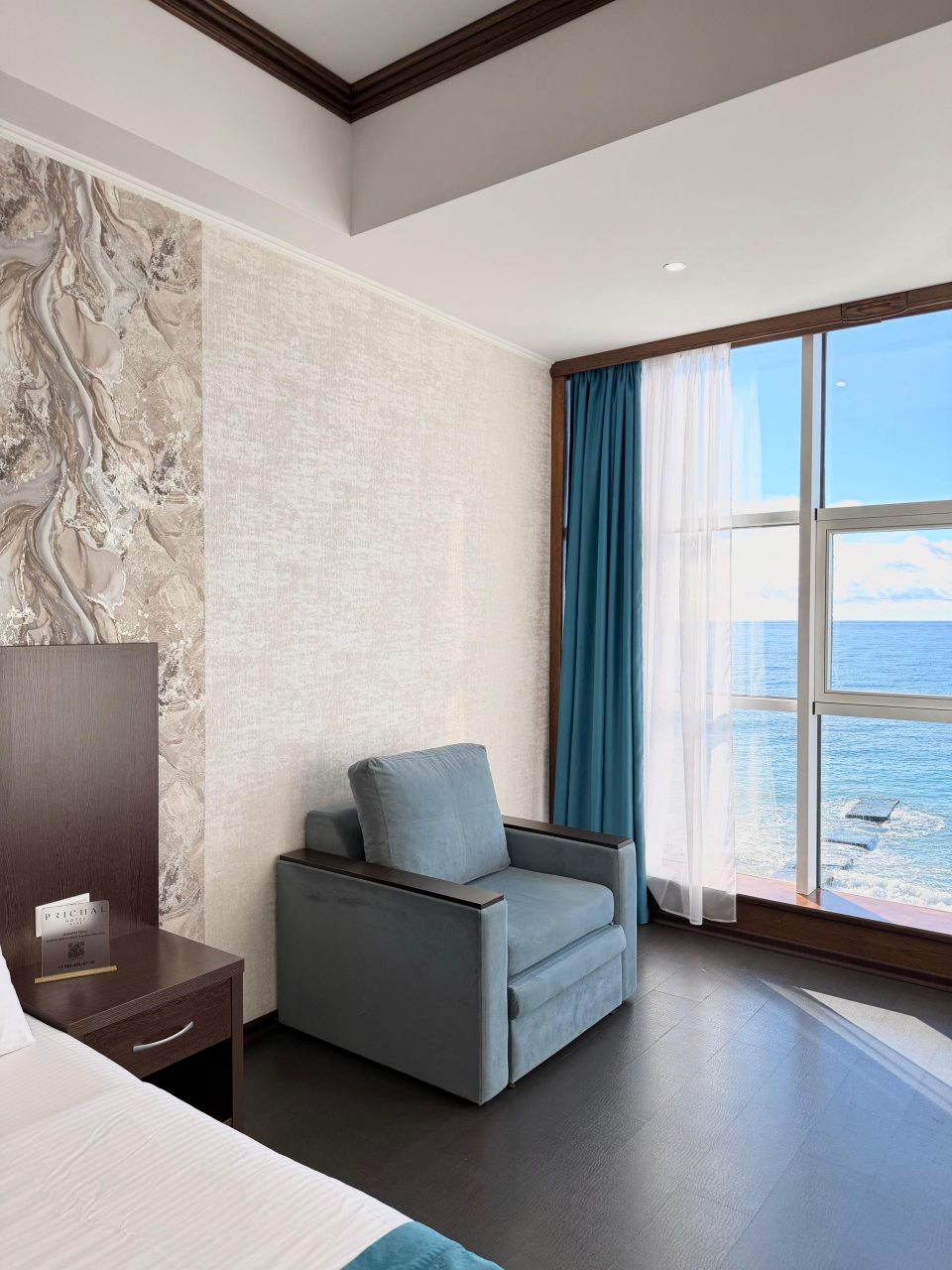 Полулюкс (Сьюит), Отель Причал