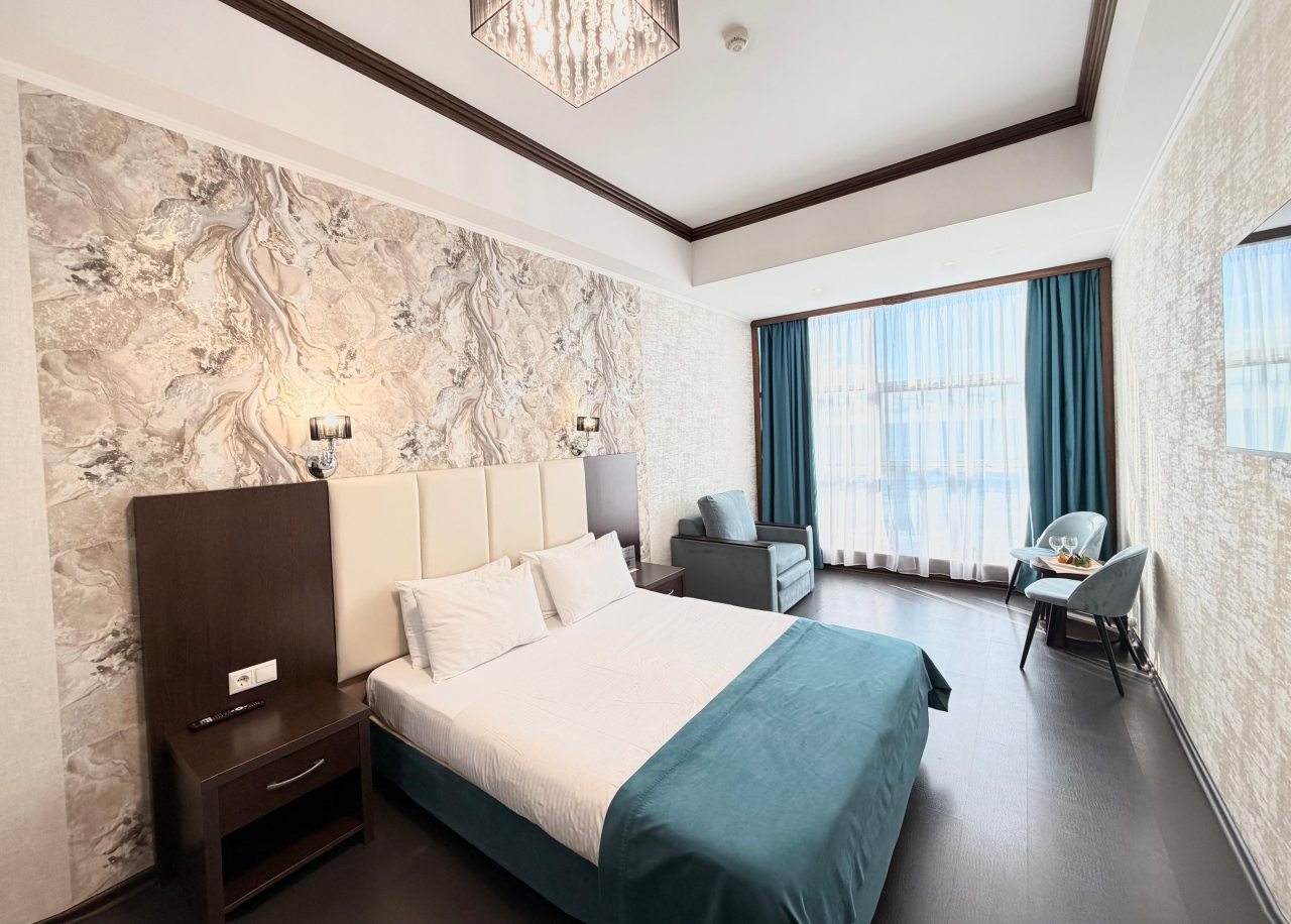 Полулюкс (Сьюит), Отель Причал